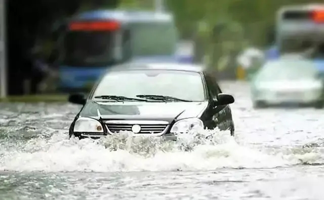 暴雨涉水车辆受损，保险公司如何赔？||【秦晋律师普法】
